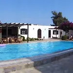 فندق Arokaria Seaside 2*