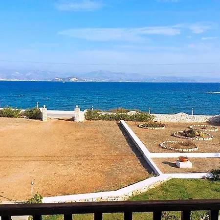 Arokaria Seaside فندق أمبيلاس