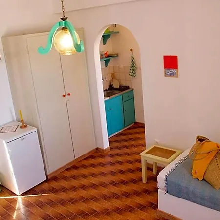 Arokaria Seaside فندق أمبيلاس