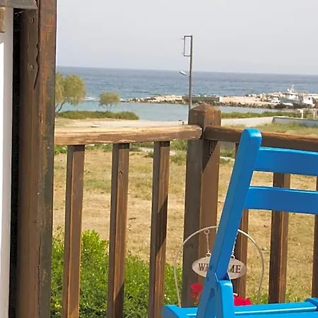 Arokaria Seaside فندق أمبيلاس