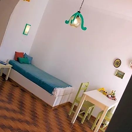 Arokaria Seaside فندق أمبيلاس