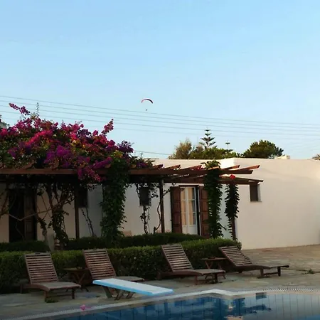 Arokaria Seaside מלון 2*