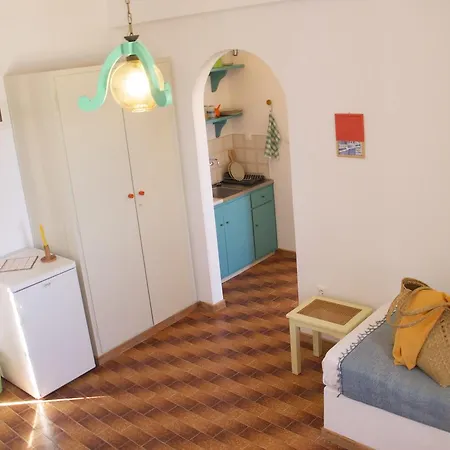 Arokaria Seaside פארוס