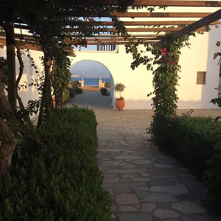 מלון Arokaria Seaside 2*