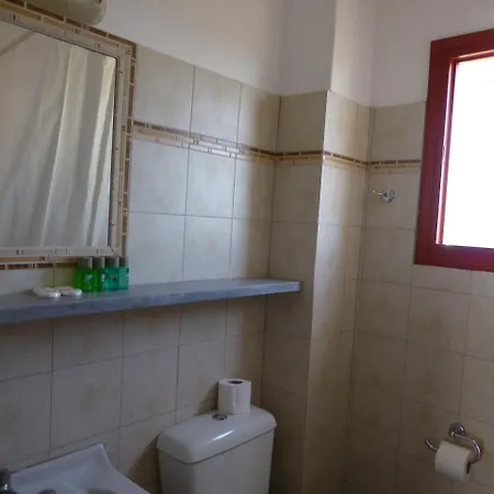 Arokaria Seaside מלון